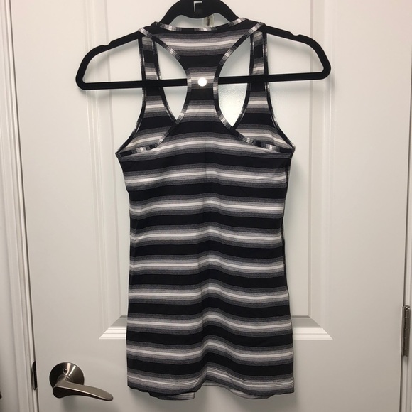 Women’s Lululemon Razorback Tank - Picture 2 of 4